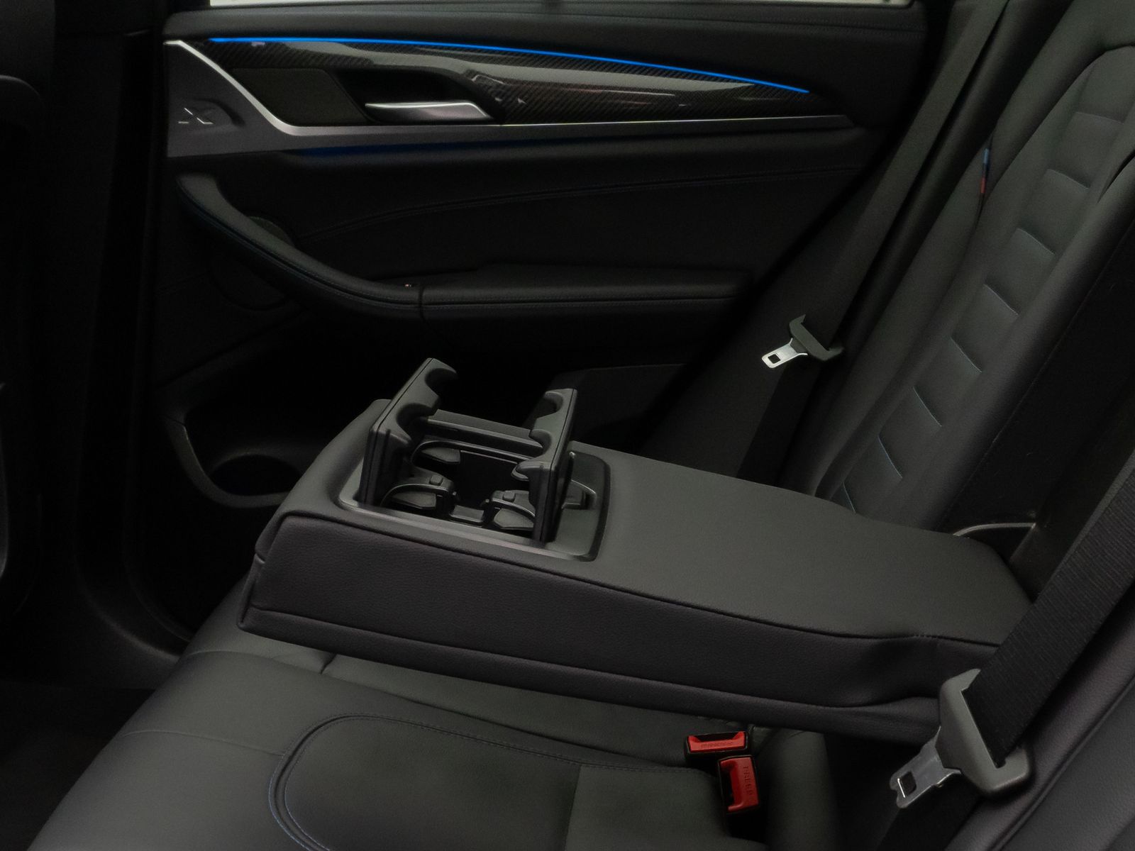 Fahrzeugabbildung BMW X3 xD30e M Sport Panorama Kamera HUD DAB H/K 21"