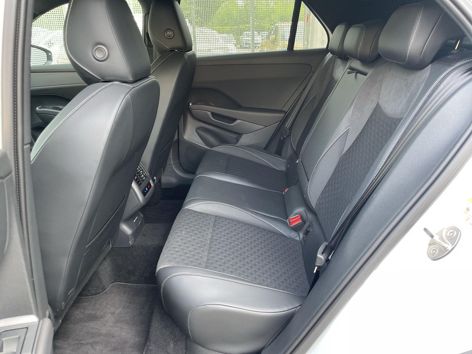 Volkswagen T-Roc 1.5 eTSI DSG R-Line NEUES MODELL MATRIX Hu
