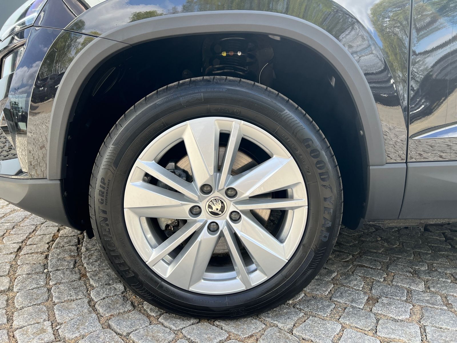 Fahrzeugabbildung SKODA Karoq Selection 1.5 TSI DSG *Standheizung, Kamer