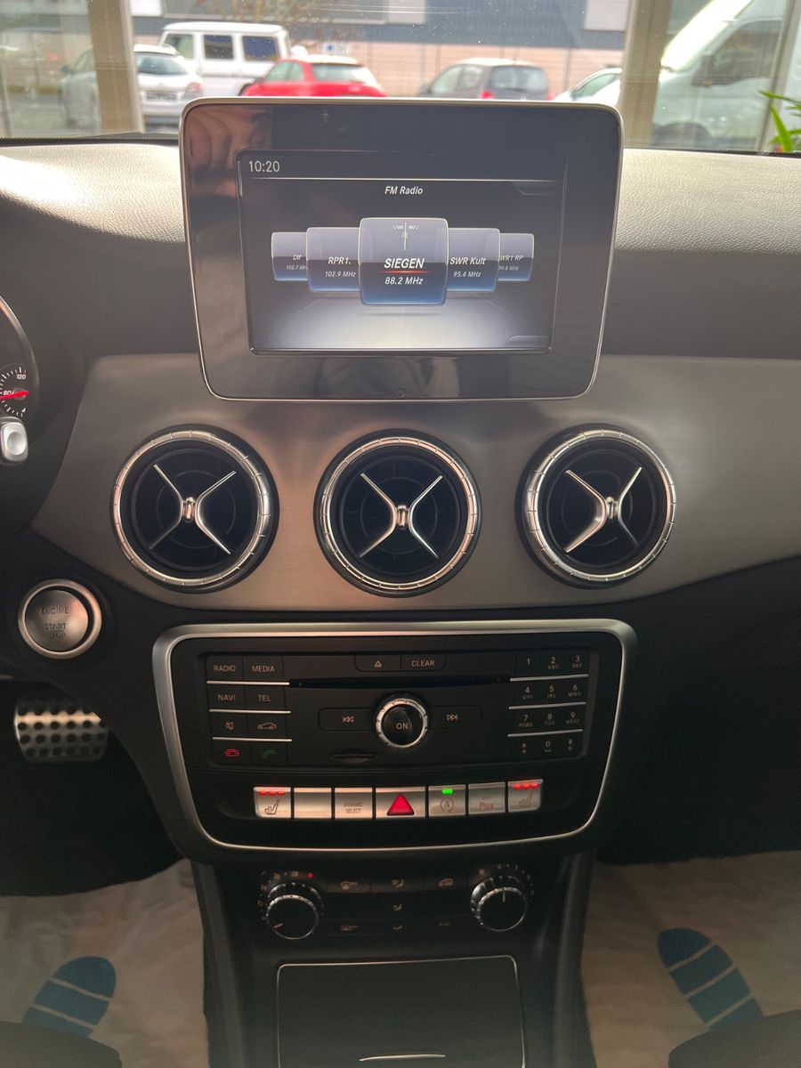 Fahrzeugabbildung Mercedes-Benz CLA 250 4Matic AMG Line *SCHECKHEFT BEI MERCEDES