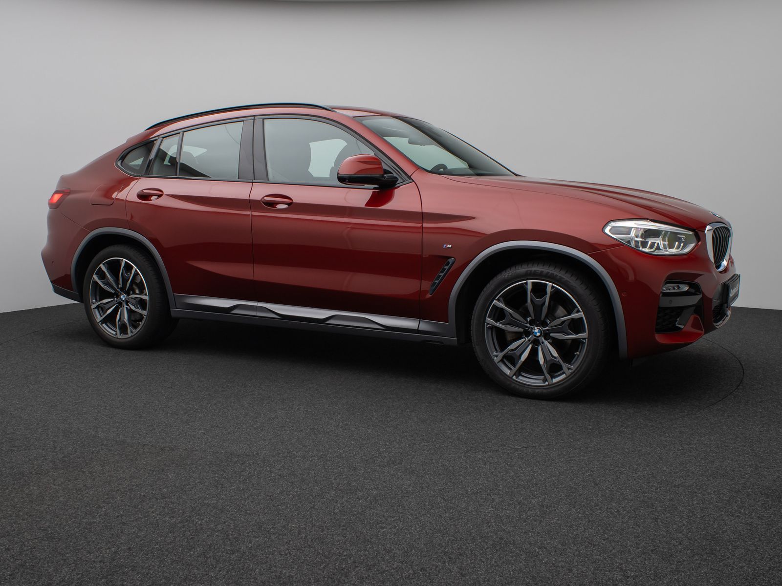Fahrzeugabbildung BMW X4 xD20d M Sport X Panorama HUD HiFi Komfort 20"