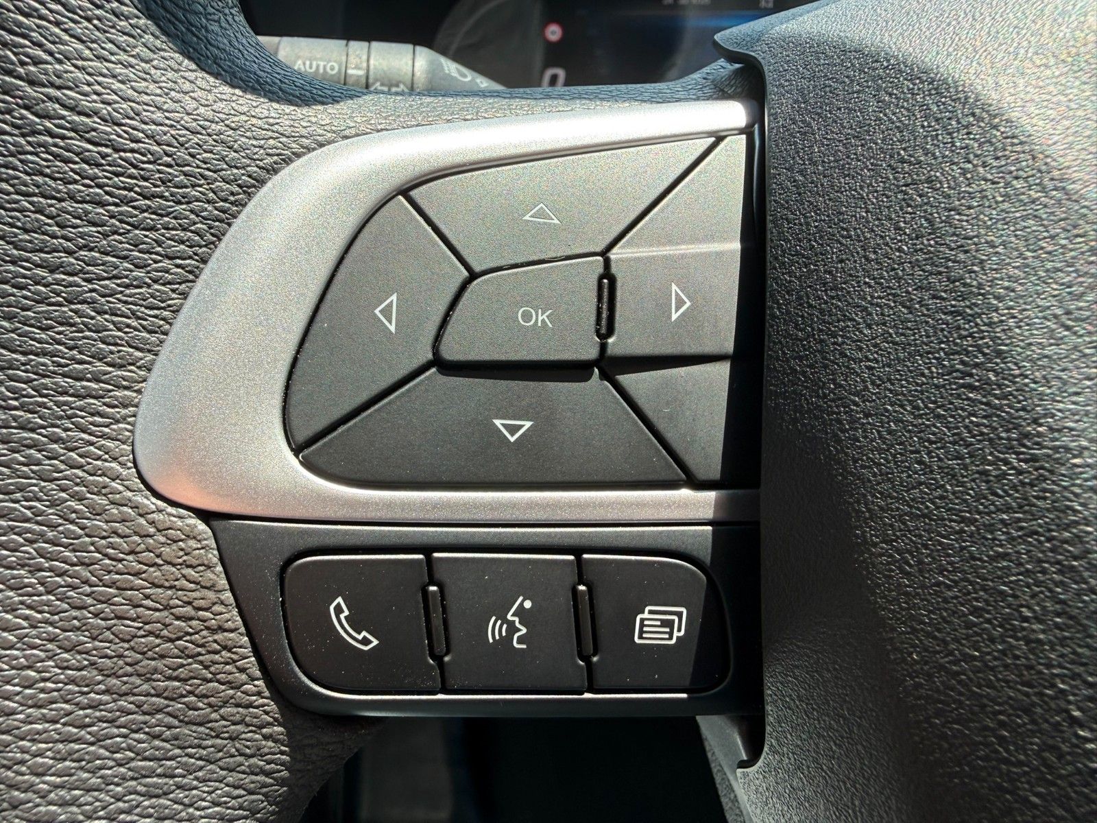 Fahrzeugabbildung Iveco Daily 35S18HA8 V Kastenwagen *R 3.520*AHK*