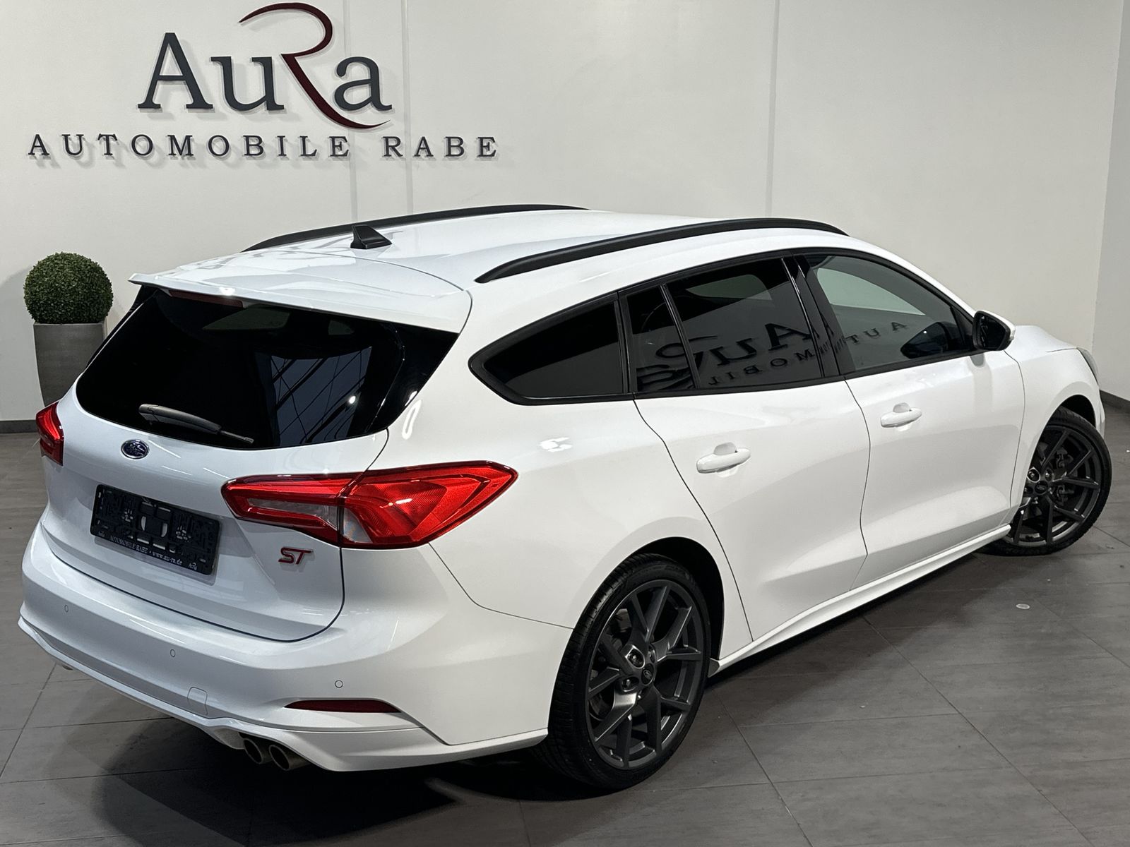 Fahrzeugabbildung Ford Focus Turnier 2.0 EB ST NAV+LED+VCOCK+B&O+KAM+PP