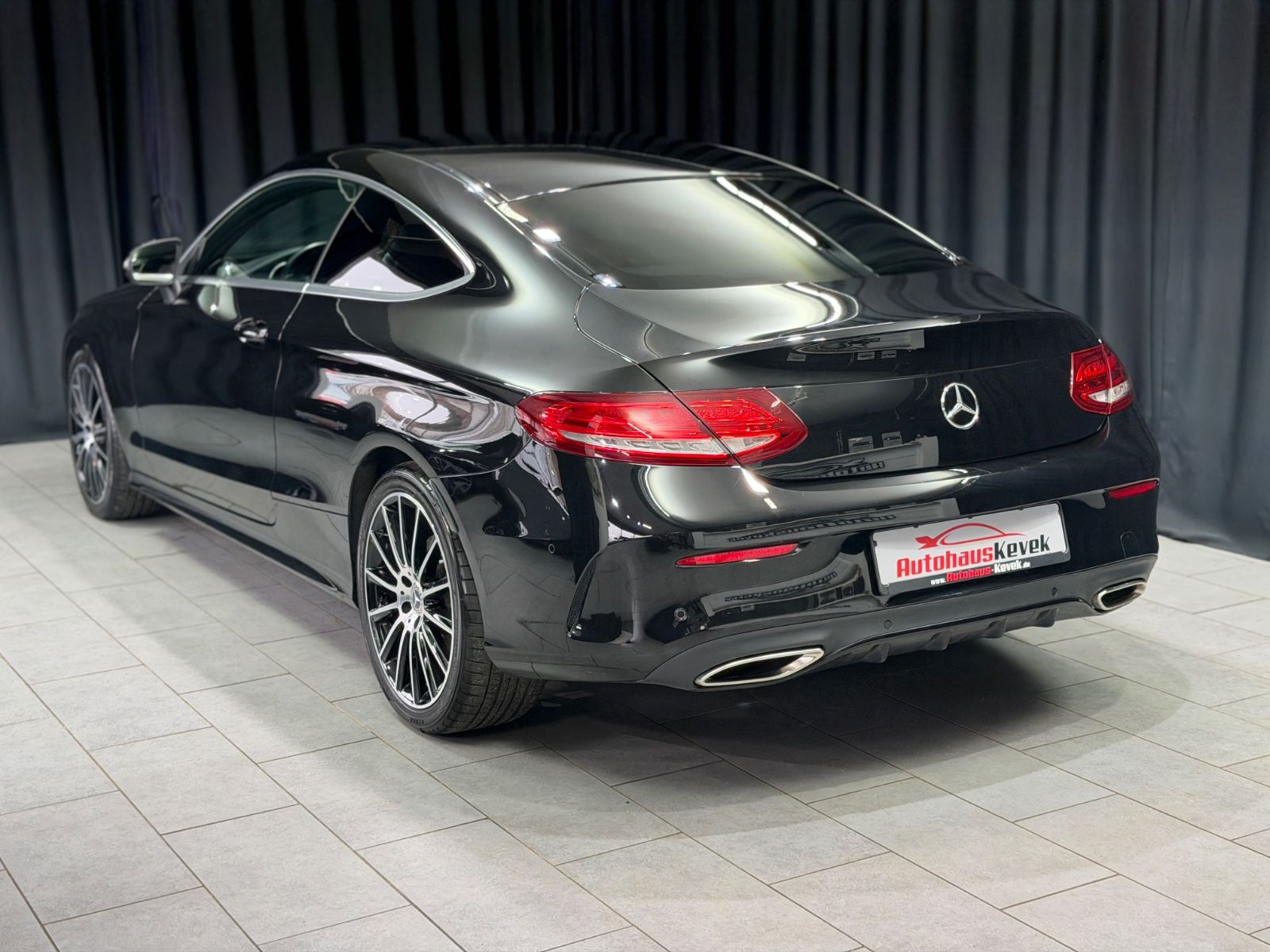 Fahrzeugabbildung Mercedes-Benz C250 Coupe|AMG-LINE|19 ZOLL|ILS-LED|NAVI|AUTOMAT