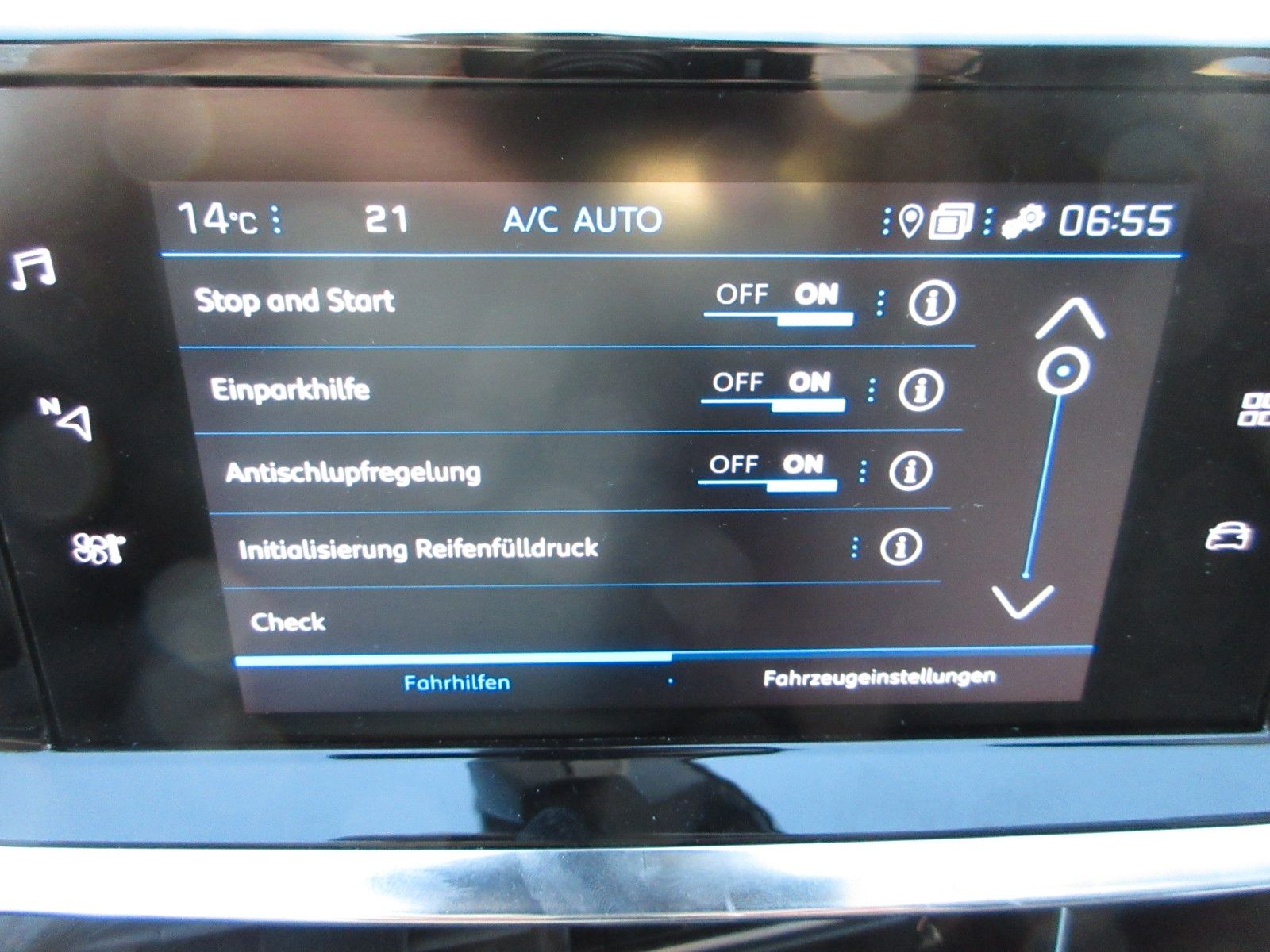 Fahrzeugabbildung Peugeot 2008 Allure 1.2T LED/NAVI/PDC/R´CAM/ALU