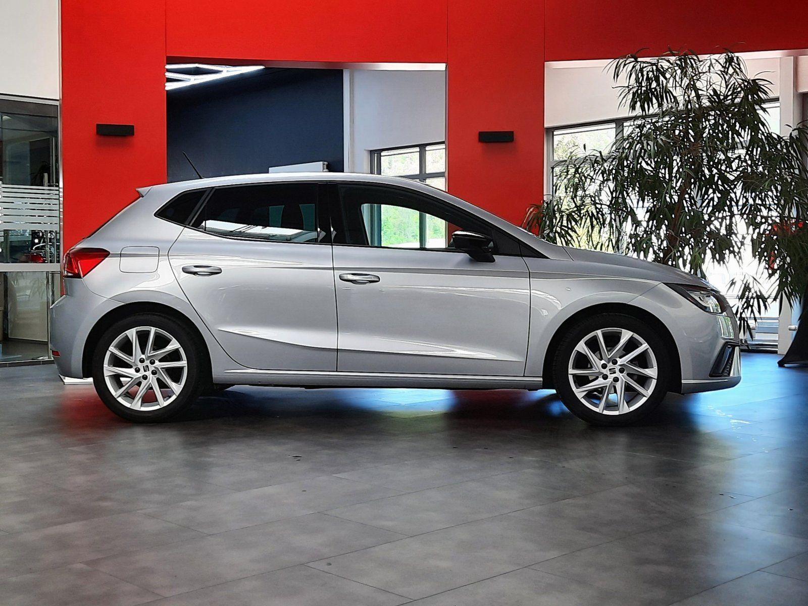 Fahrzeugabbildung SEAT Ibiza FR *LED*Einaprkh*Sitzhzg*App-Conn*Klima*