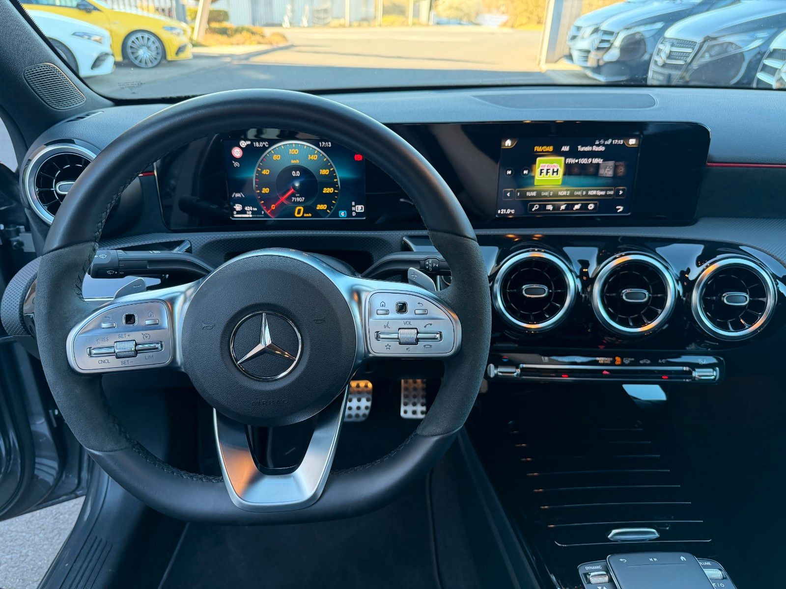 Fahrzeugabbildung Mercedes-Benz A 220 d 4 MATIC AMG Night+LED+DAB+Carplay+19"