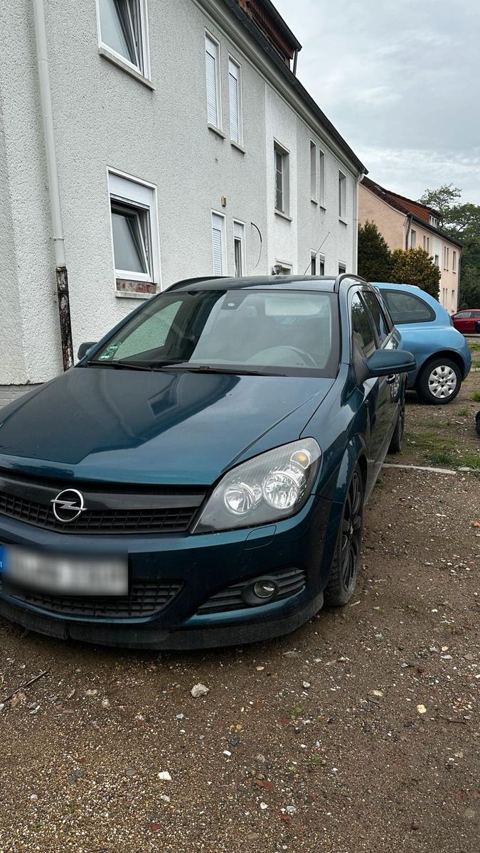 Opel Astra 2008 — вигляд ззаду