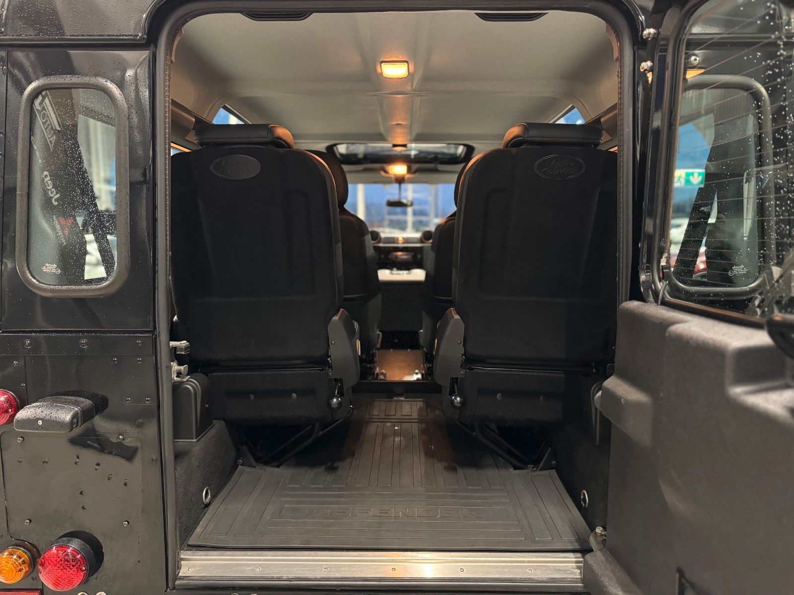 Fahrzeugabbildung Land Rover Defender 110 SE Station Wagon "Maxi-UMBAU"