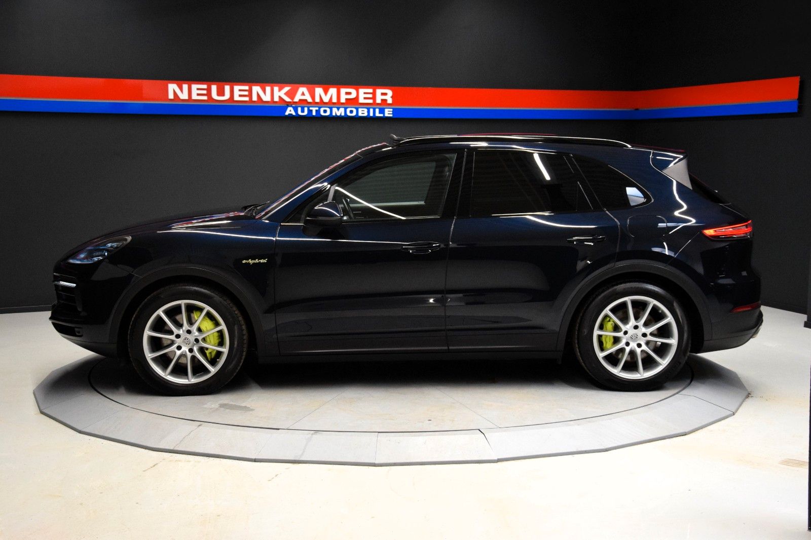 Fahrzeugabbildung Porsche Cayenne E-Hybrid Pano. ACC Matrix. Bose Approv.