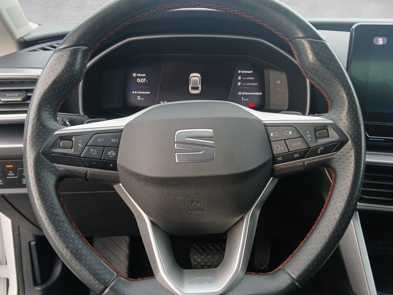 Fahrzeugabbildung SEAT Leon FR e-Hybrid Im Kundenauftrag! 8fach bereift