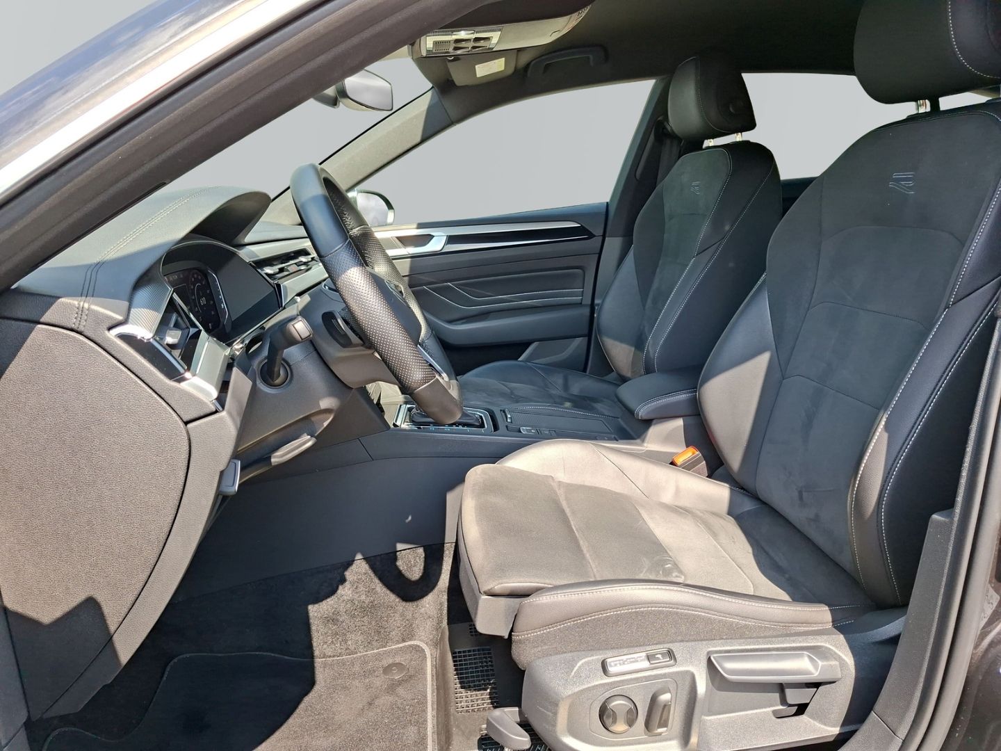 Arteon 2.0 TDI DSG R-Line *DCC*HARMAN*KEYLESS*AC