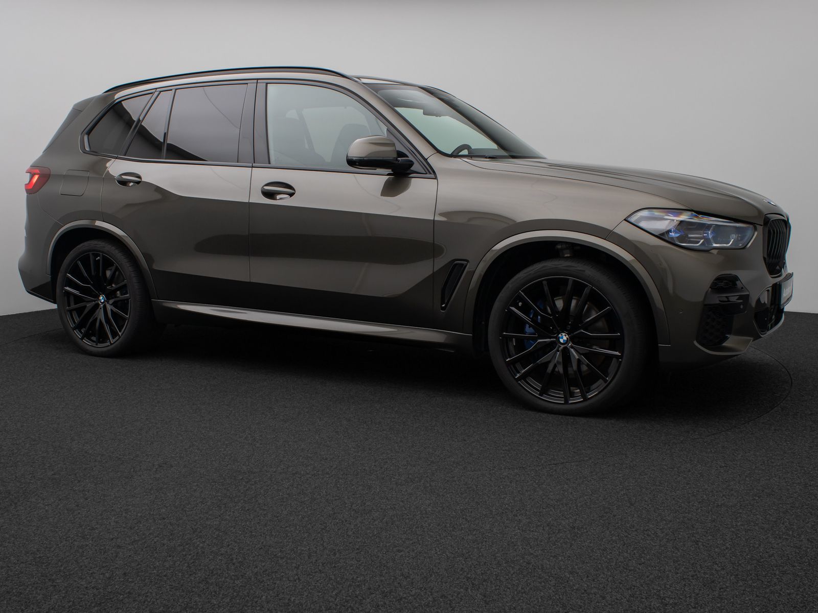 Fahrzeugabbildung BMW X5 xD40d M Sport Panorama Laser 360°HUD DAB H/K
