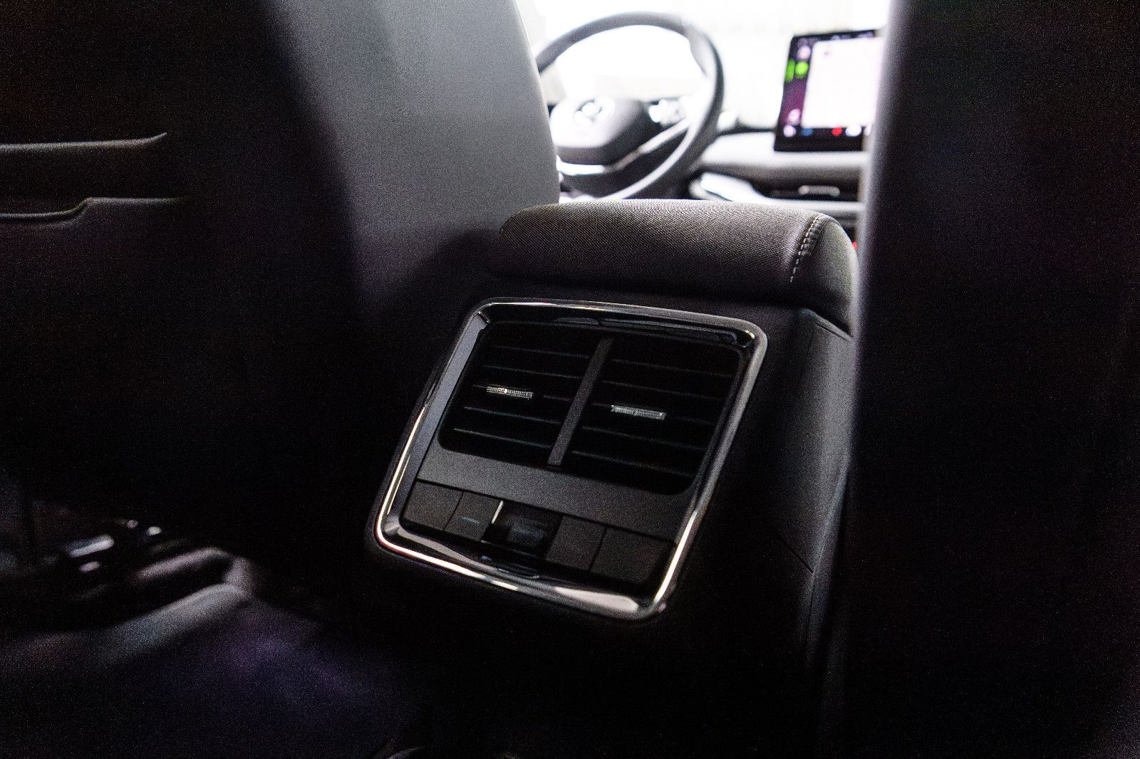 Fahrzeugabbildung SKODA Enyaq 60 Loft MATRIX-LED+RFK+NAVI+KEYLESS+SZH