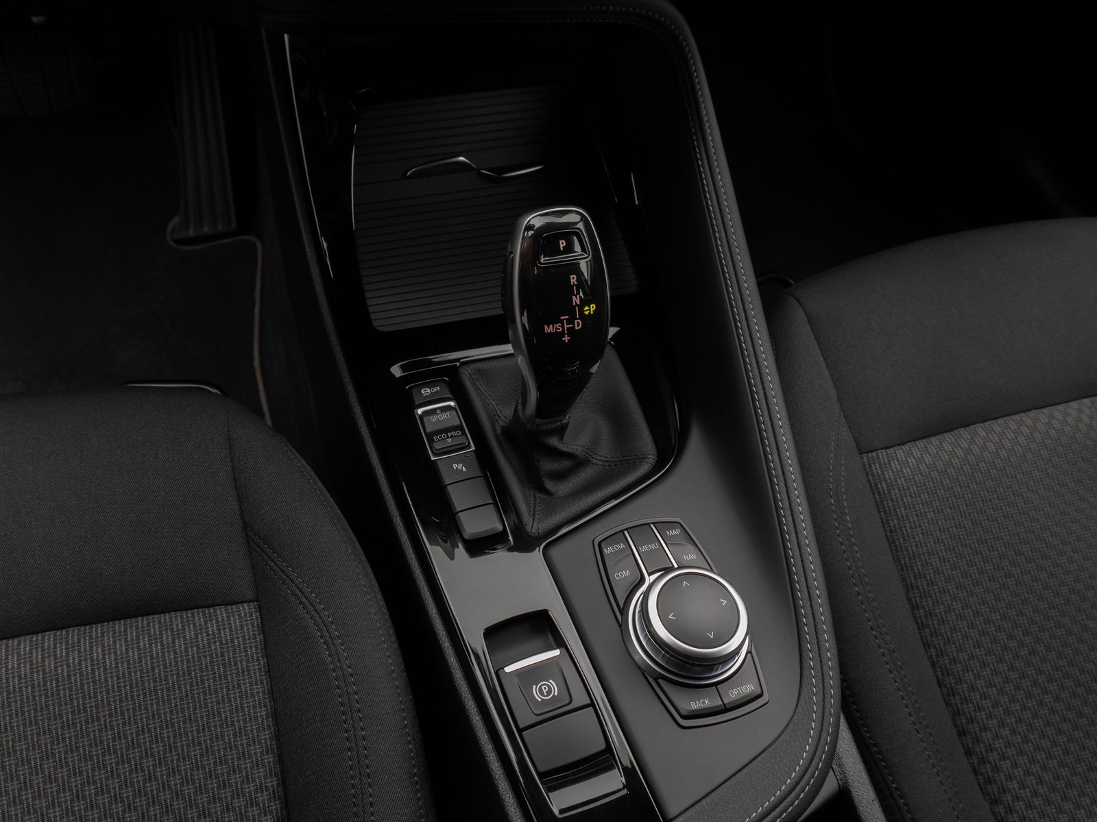 Fahrzeugabbildung BMW X2 sD20i HUD DAB Navi+Parkassist DrivAssis Alarm
