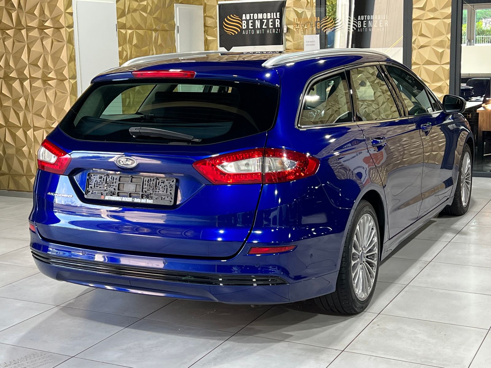 Fahrzeugabbildung Ford Mondeo Turnier Titanium//NAVI//AUTOMATIK//SHZ//