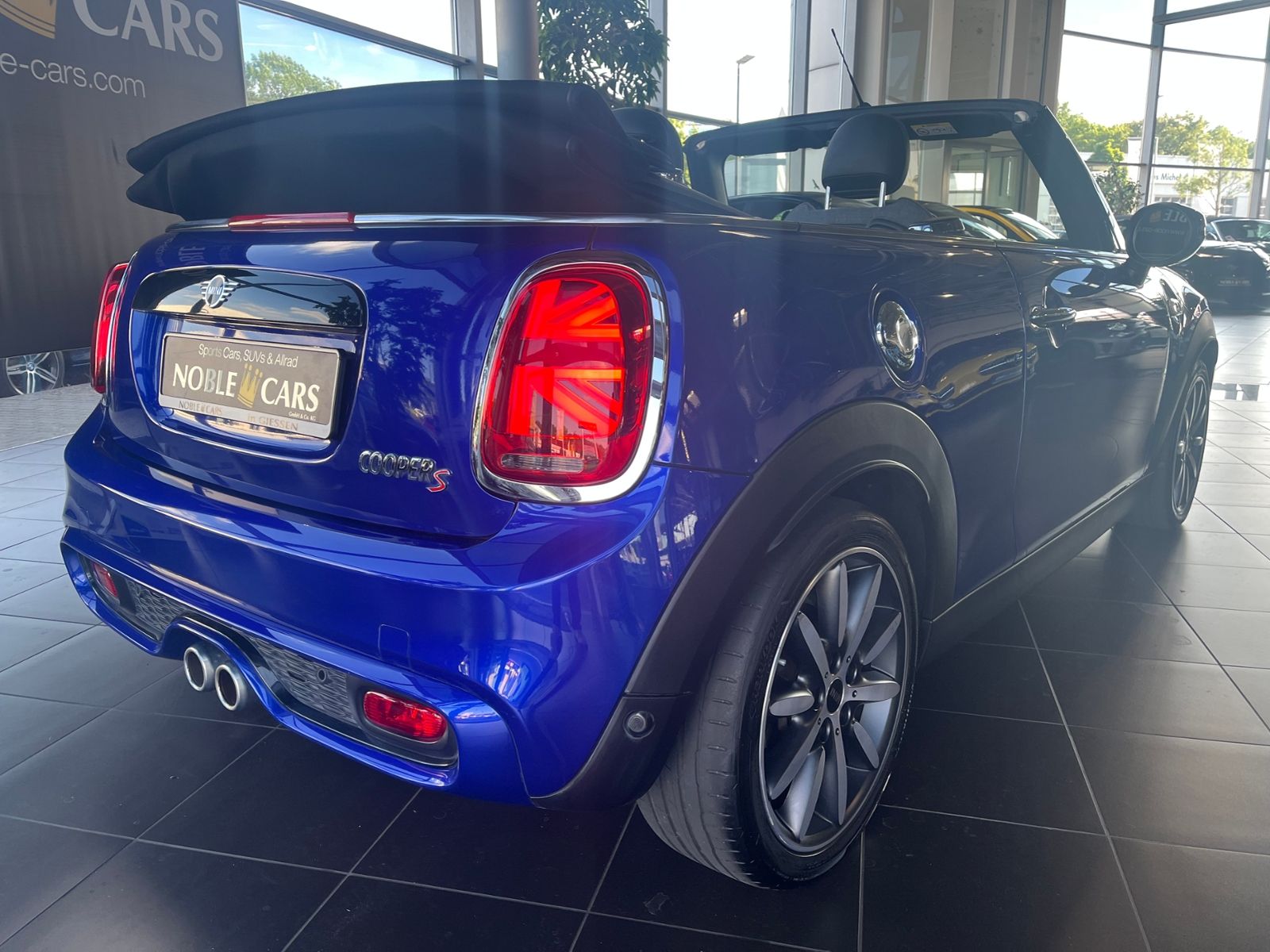 Fahrzeugabbildung MINI Cabrio Cooper S Chili LED NAVI ALU