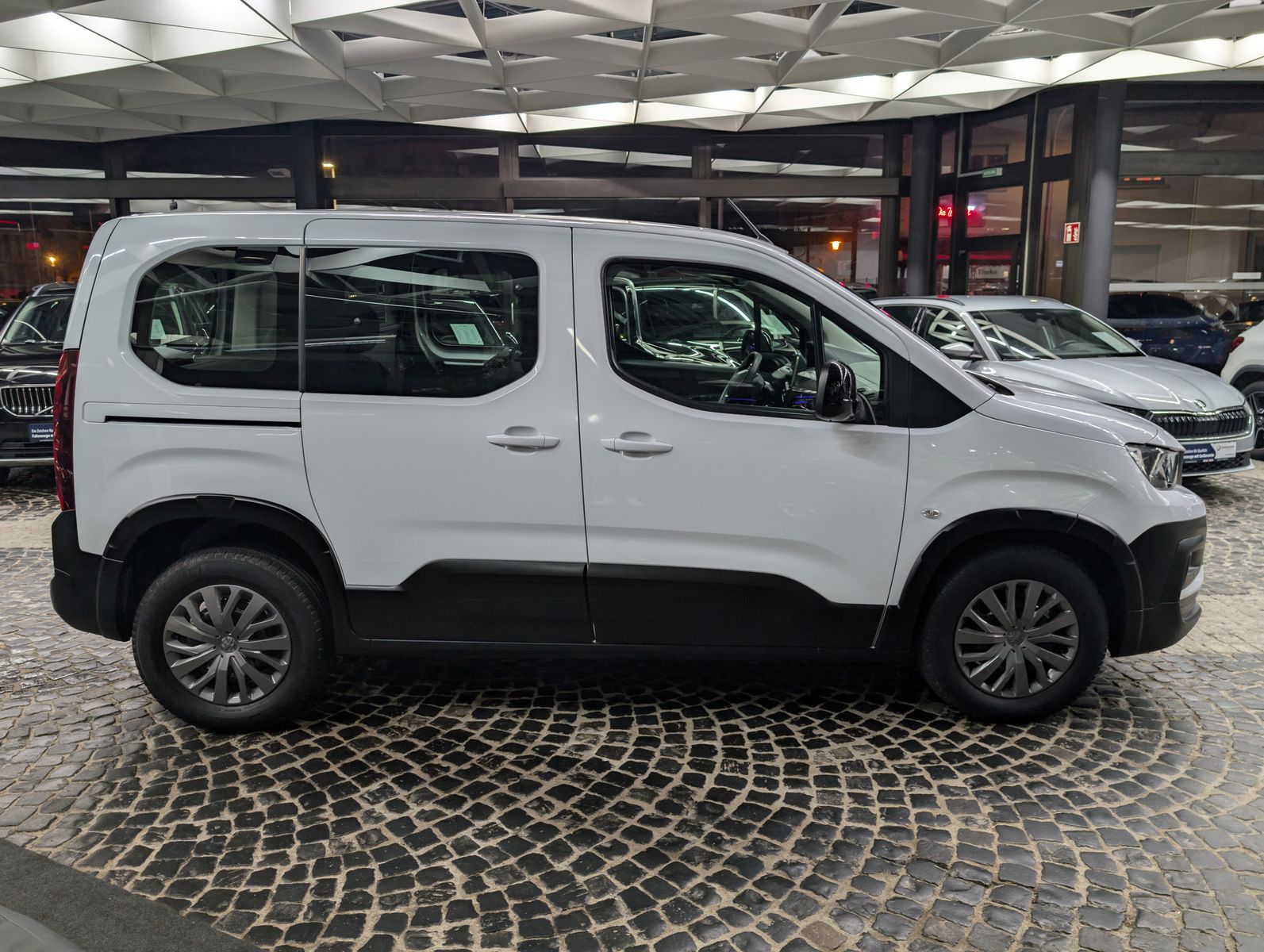 Fahrzeugabbildung Peugeot Rifter L1 Active BlueHDI TEMP PDC KLIMA BLUETOOT