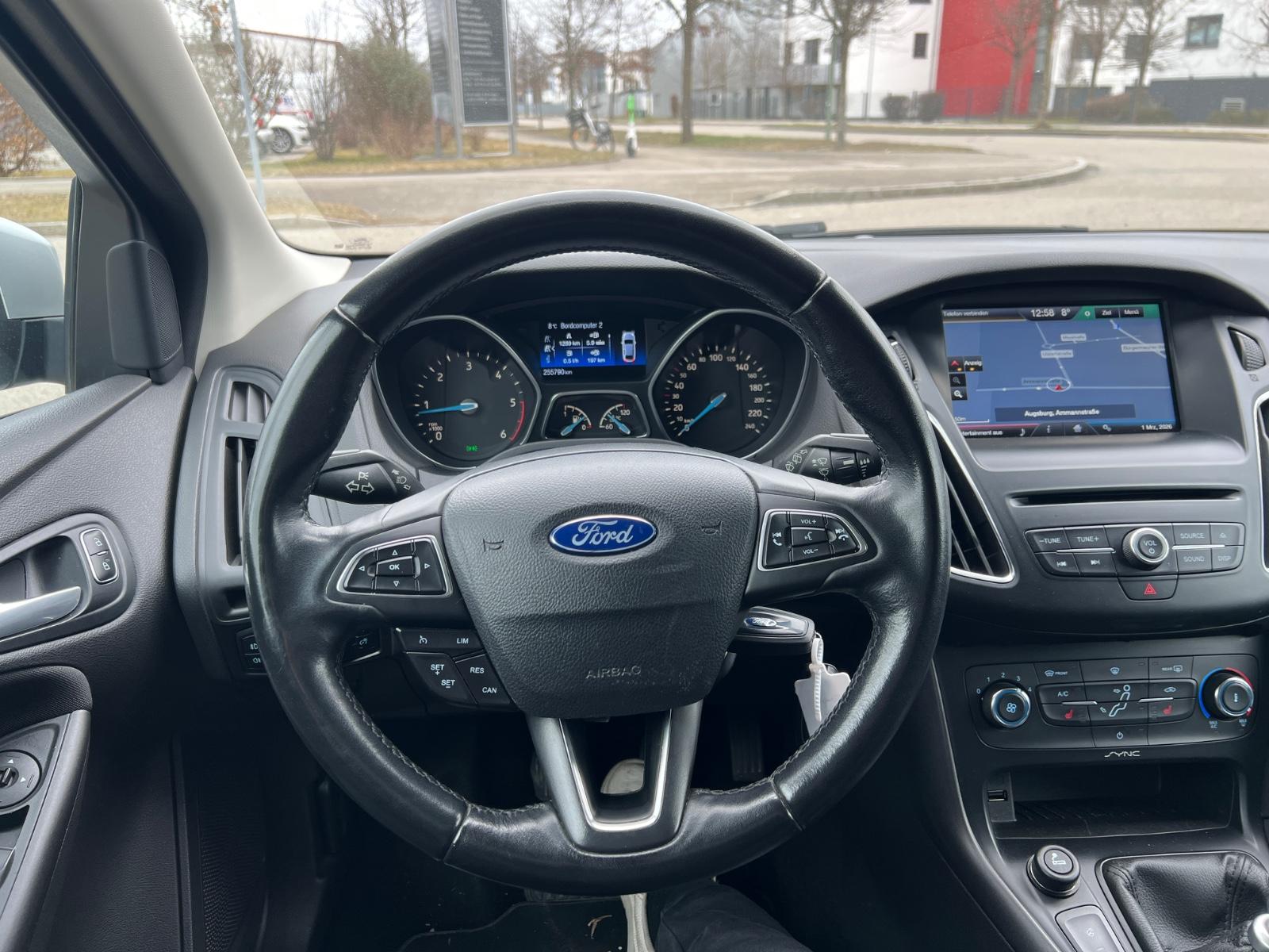 Ford Focus 2015 — photo 13