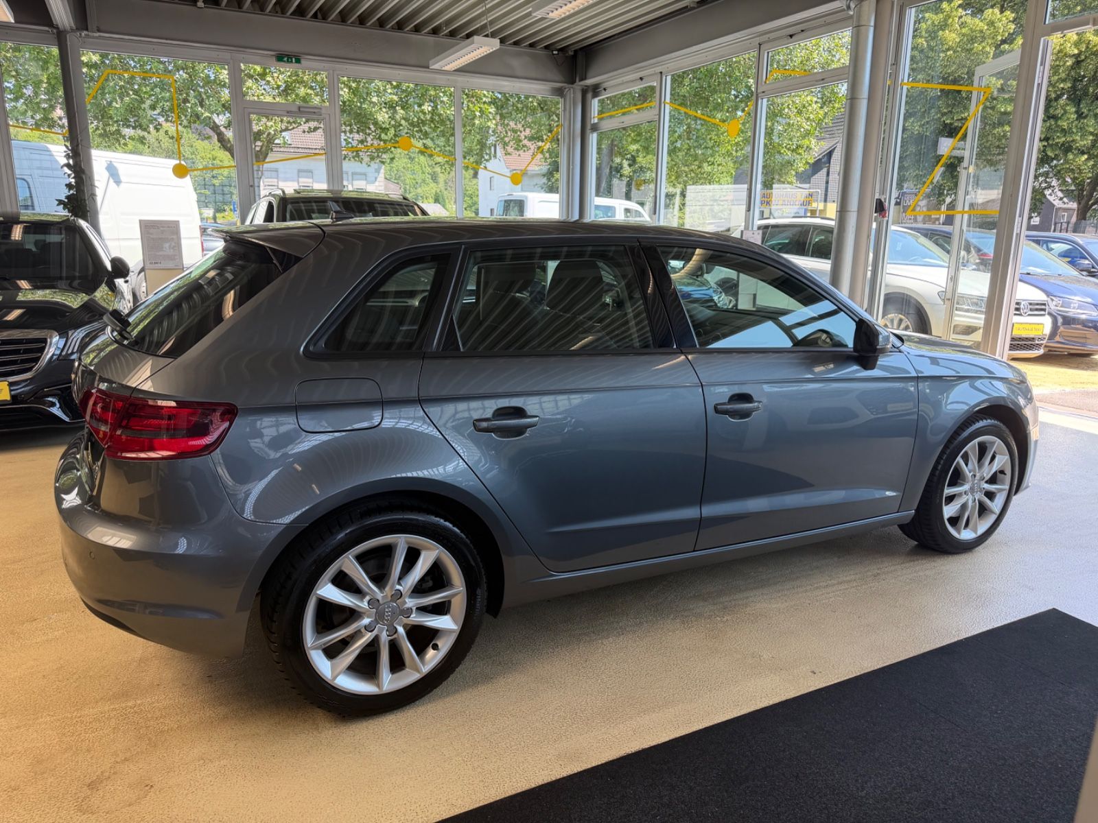 Fahrzeugabbildung Audi A3 Sportback 2.0 TDI attraction quattro