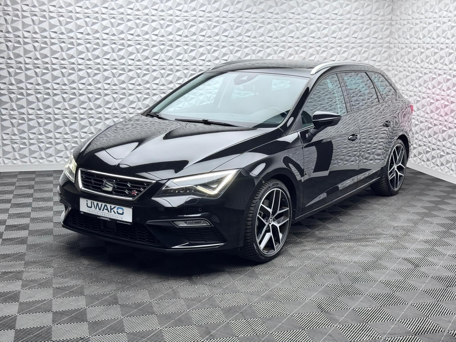 Fahrzeugabbildung SEAT 2.0 TSI FR-LINE/ACC/BEATS/PANO/AMBIENT/R-CAM/AHK