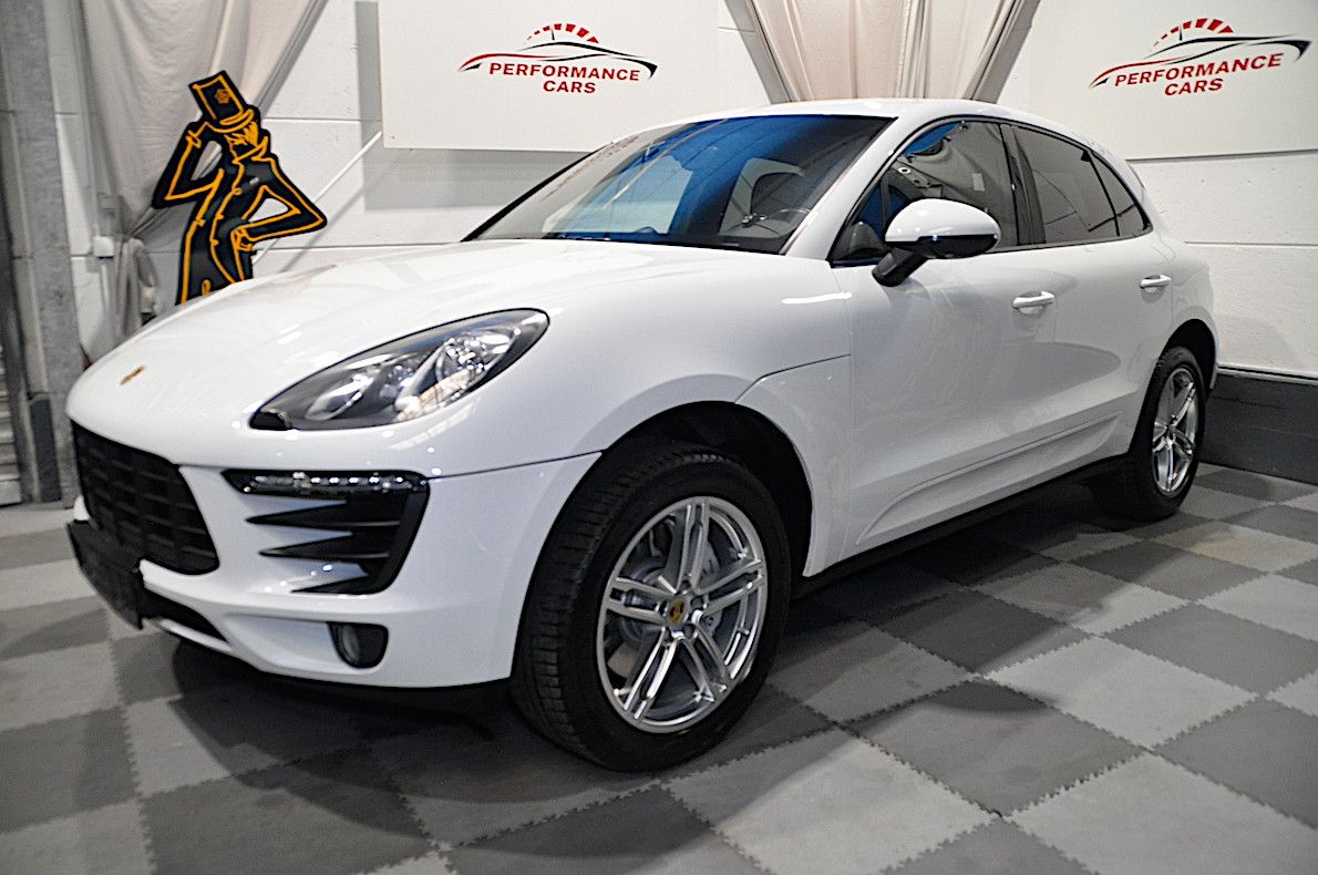 PORSCHE Macan
