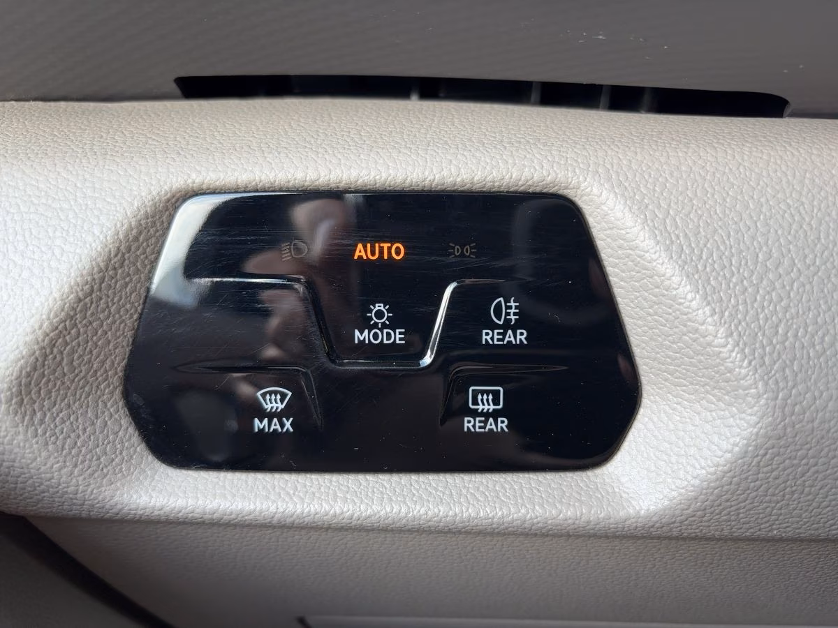 Volkswagen T7 Multivan LANG 2,0 TDI LED CLIMATRONIC PDC SHZ