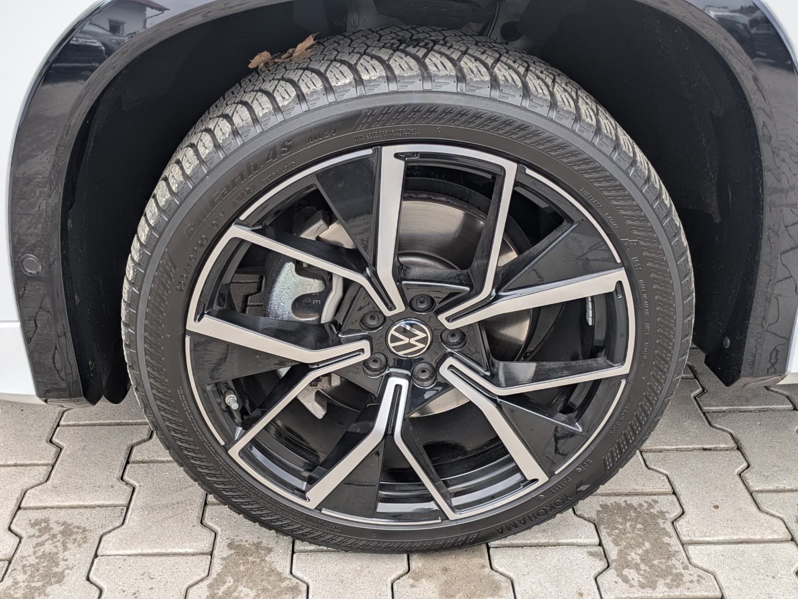 Fahrzeugabbildung Volkswagen Tayron 2.0 TDI 4M R-Line BLACK*7S*AHK*PANO*HUD