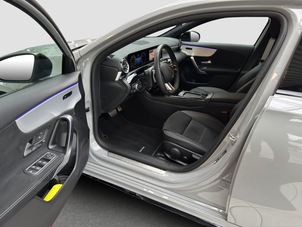 Fahrzeugabbildung Mercedes-Benz A 200 Kompaktlimousine AMG LIne, Night Paket*LED