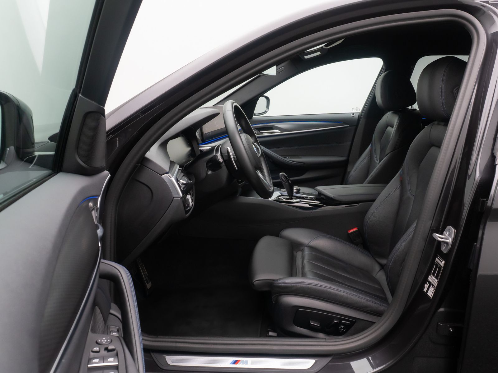 Fahrzeugabbildung BMW 520d M Sport Kamera DAB HUD 4xKlima HiFi 19Zoll