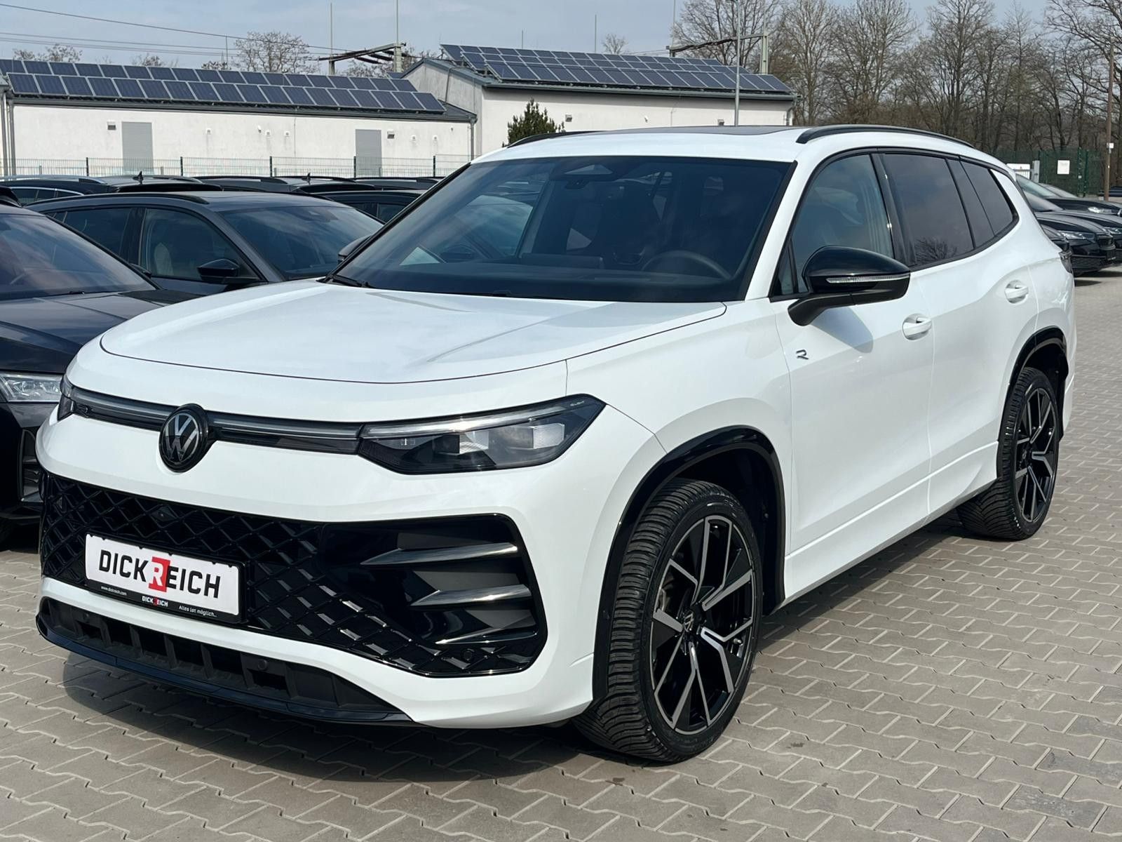 Fahrzeugabbildung Volkswagen Tayron 2.0 TDI 4M R-Line BLACK*7Si*MATRIX*PANO