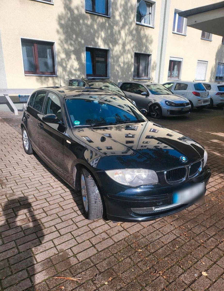 BMW 116 2009 — вигляд ззаду