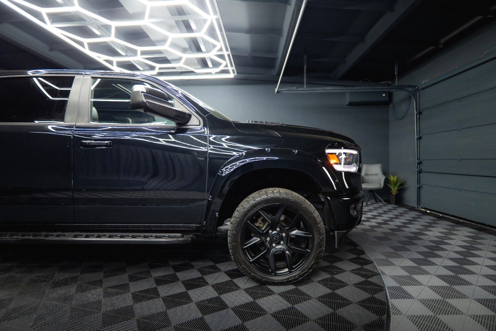 Fahrzeugabbildung Dodge RAM 5.7 V8 HEMI 4x4 NIGHT LARAMIE *Pano*22 Zoll*
