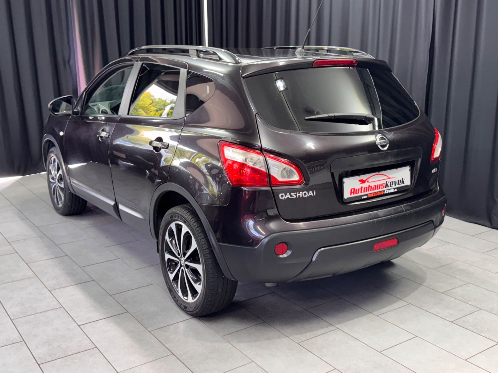Fahrzeugabbildung Nissan Qashqai 360 4X4|AUTOMATIK|PANO|360KAMERA|NAVI|