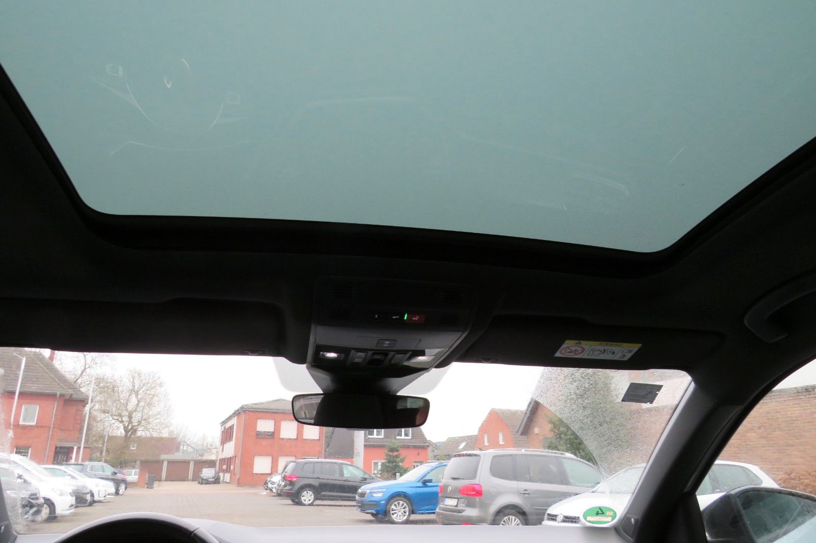 Fahrzeugabbildung Volkswagen T-Roc Sport R-LINE PANO 18`LED NAVI APP 1.HD