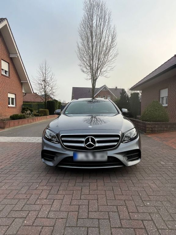 Image of Mercedes-Benz E 220