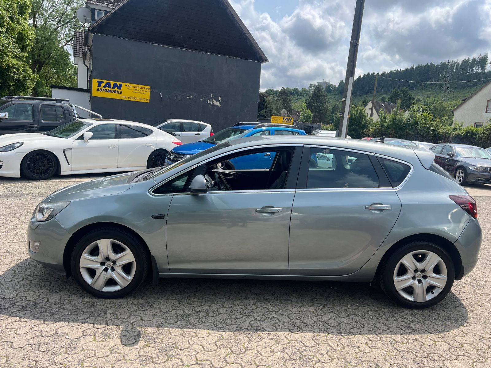 Fahrzeugabbildung Opel Astra J Lim. 5-trg. Innovation