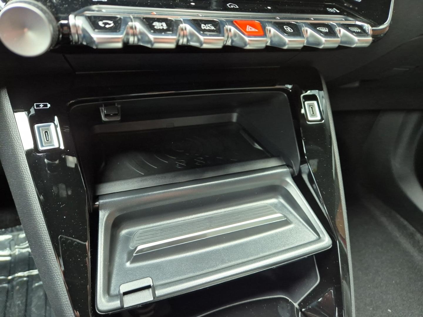 Peugeot 2008 Allure Hybrid AT Navi-u.Zugangs-Paket Sicht