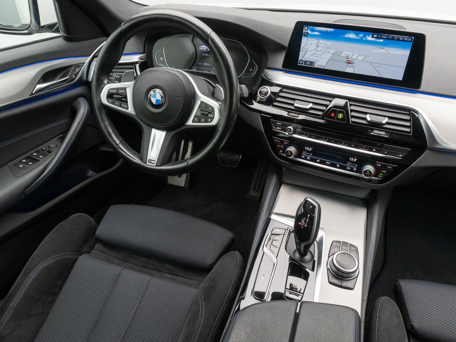 Fahrzeugabbildung BMW 540d xD M Sport Alarm AHK Kamera DAB Parkassist