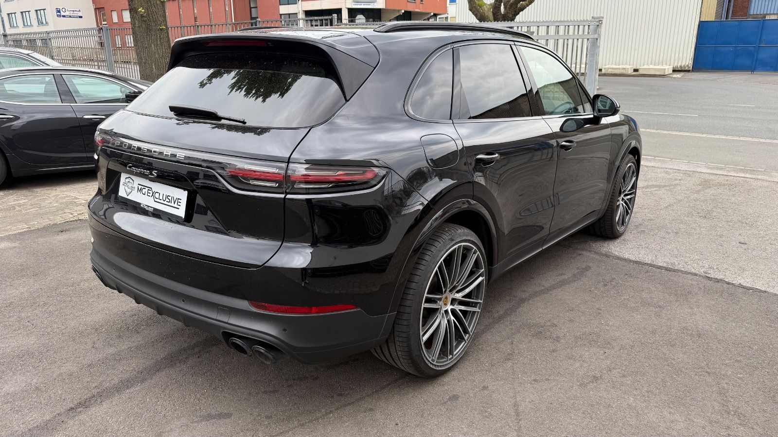Fahrzeugabbildung Porsche Cayenne S Panorama Sitzkühlung 360°Kamera ACC