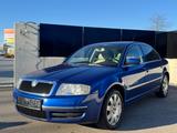 Skoda Superb 1.9 TDI PD Elegance Leder Xenon Automatik - Skoda Superb mit Diesel-Antrieb: Limousine, 1.9