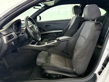 BMW 330xd COUPE ALLRAD SCHALTER M-SPORTPAKET 2.HAND