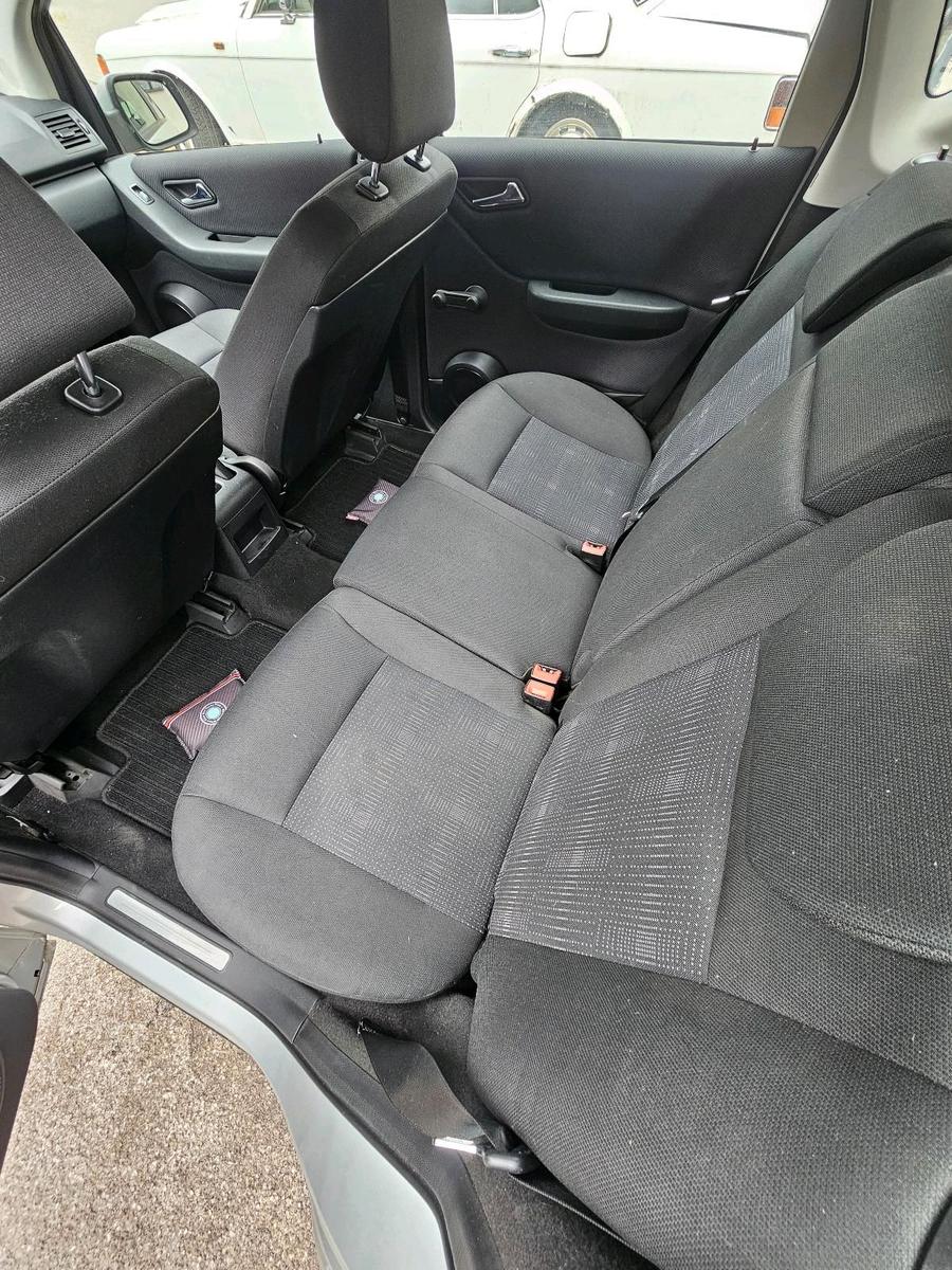 Mercedes-Benz A180 2009 — photo 12