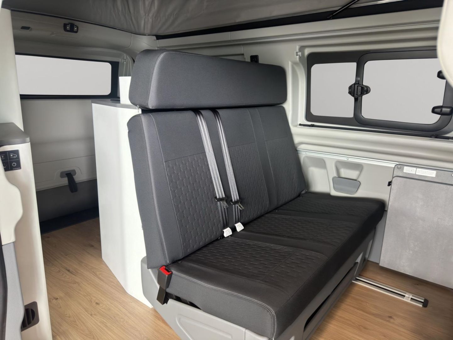 Fahrzeugabbildung Ford Nugget Camper Titanium Aufstelldach FWD