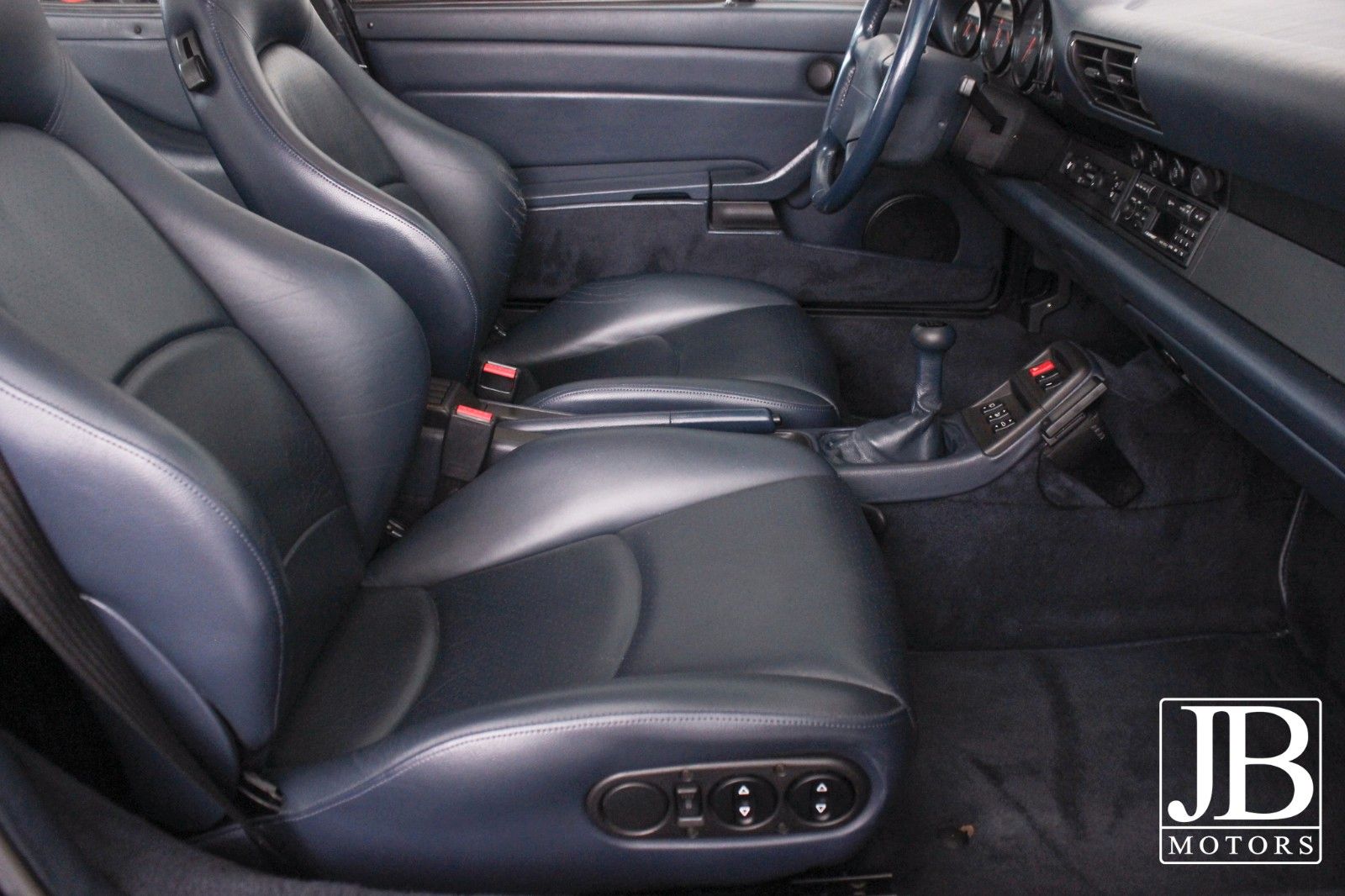 Fahrzeugabbildung Porsche 911 993 Carrera Coupé Schalter Deutsch