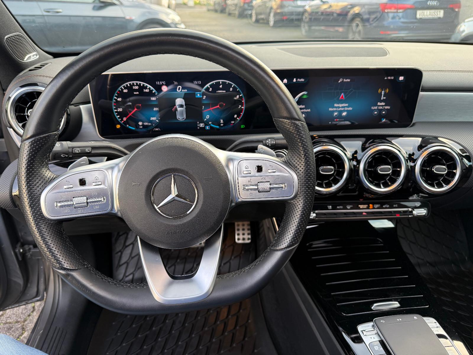 Mercedes-Benz A250 4-MATIC AMG-LINE LEDER PANO KAMERA LED NAVI