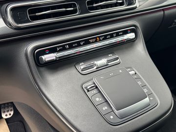 Mercedes V 220 - 6