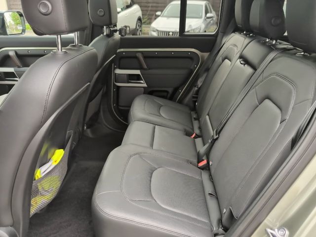 Land Rover Defender 110 D250 SE foto 5