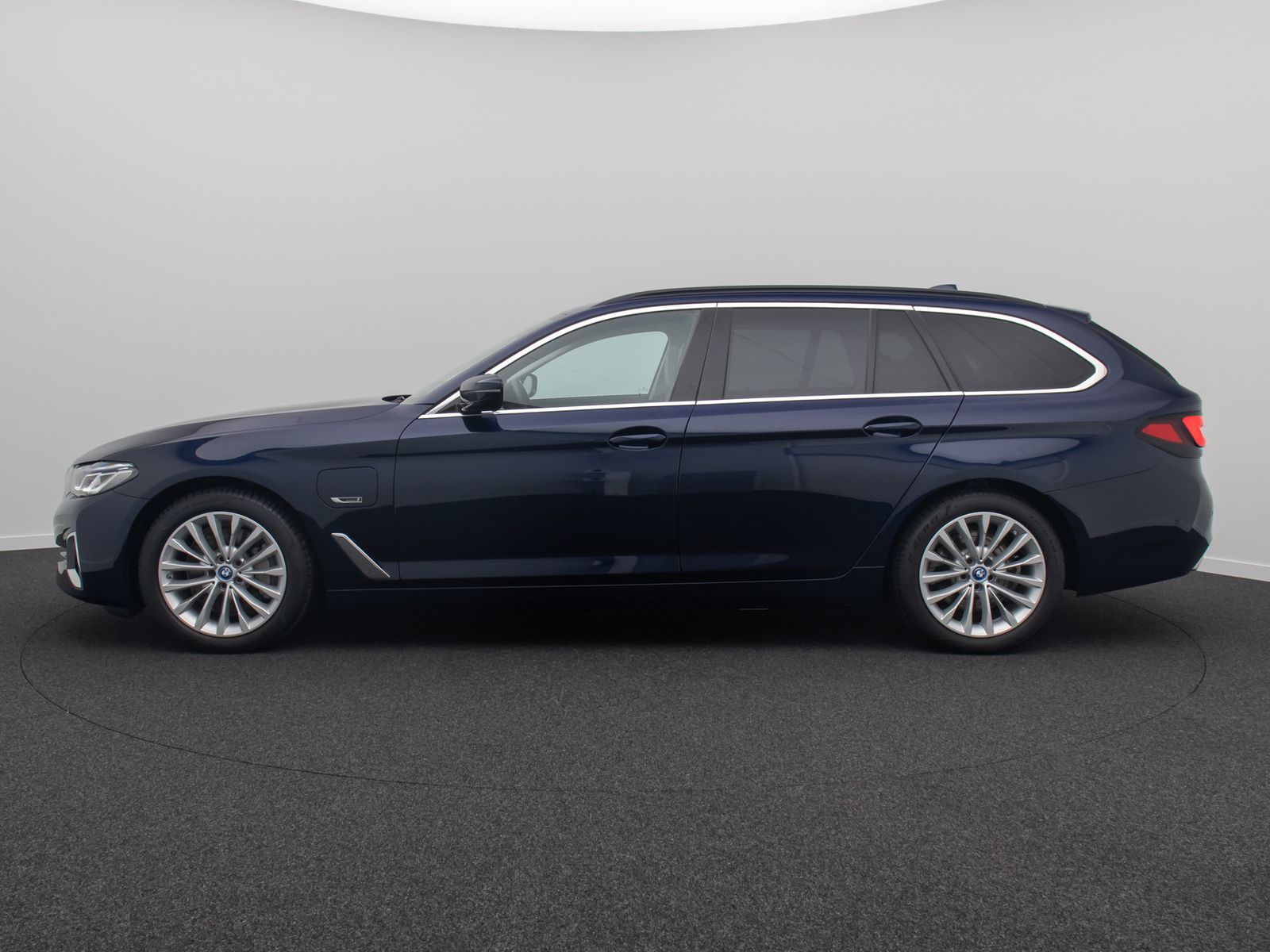 Fahrzeugabbildung BMW 530e xD  Luxury Line ACC Laser DAB Kamera Memory