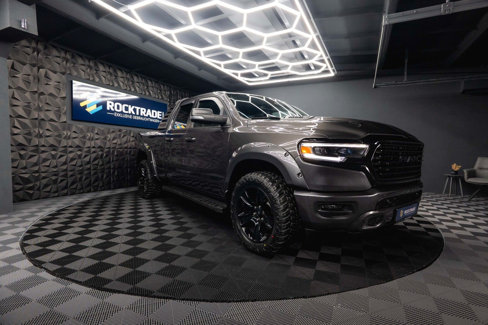 Fahrzeugabbildung Dodge RAM 5.7 V8 HEMI 4x4 OFFROAD Night Limited 19%